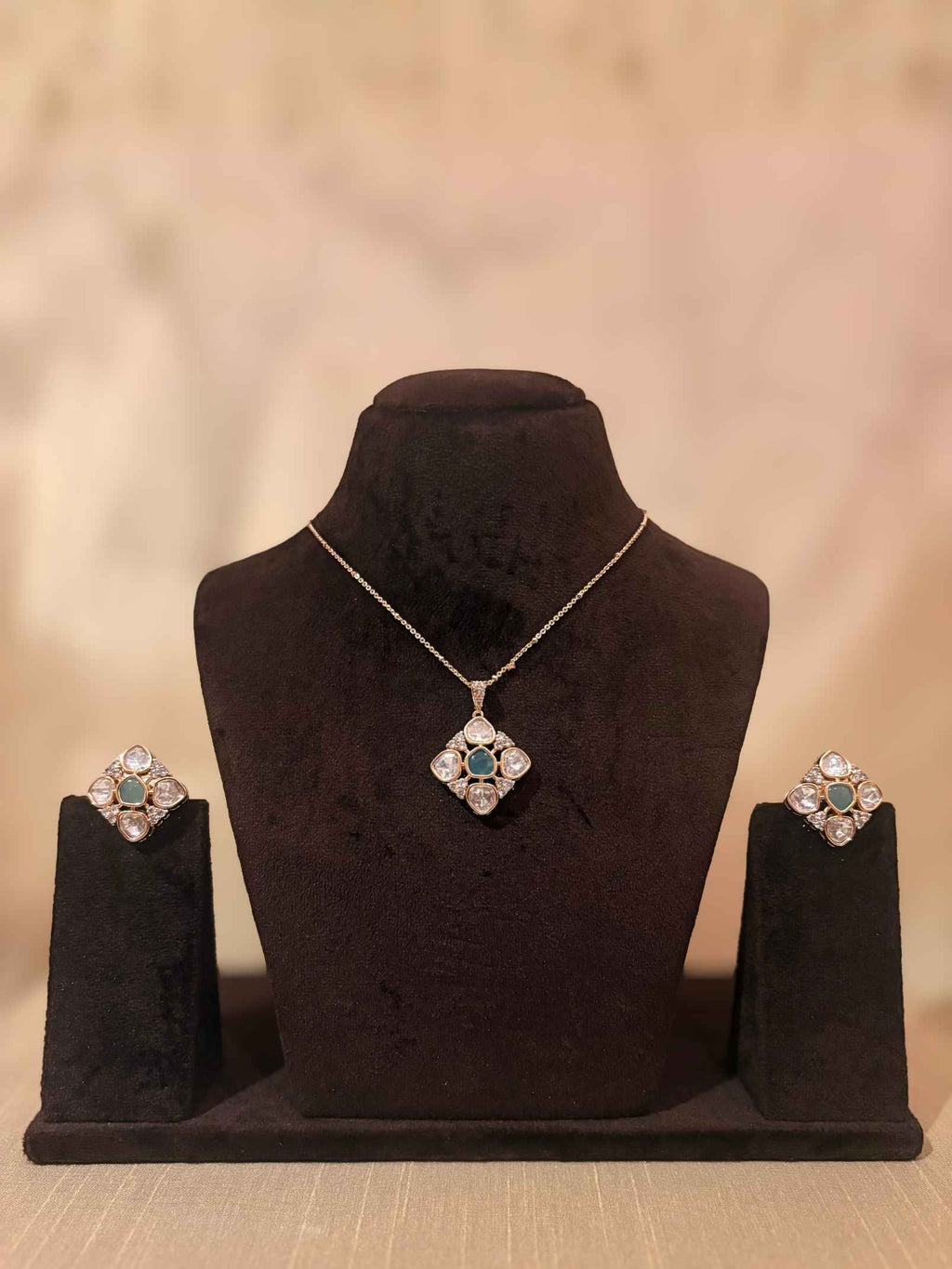 Khaas Polki Pendant Set