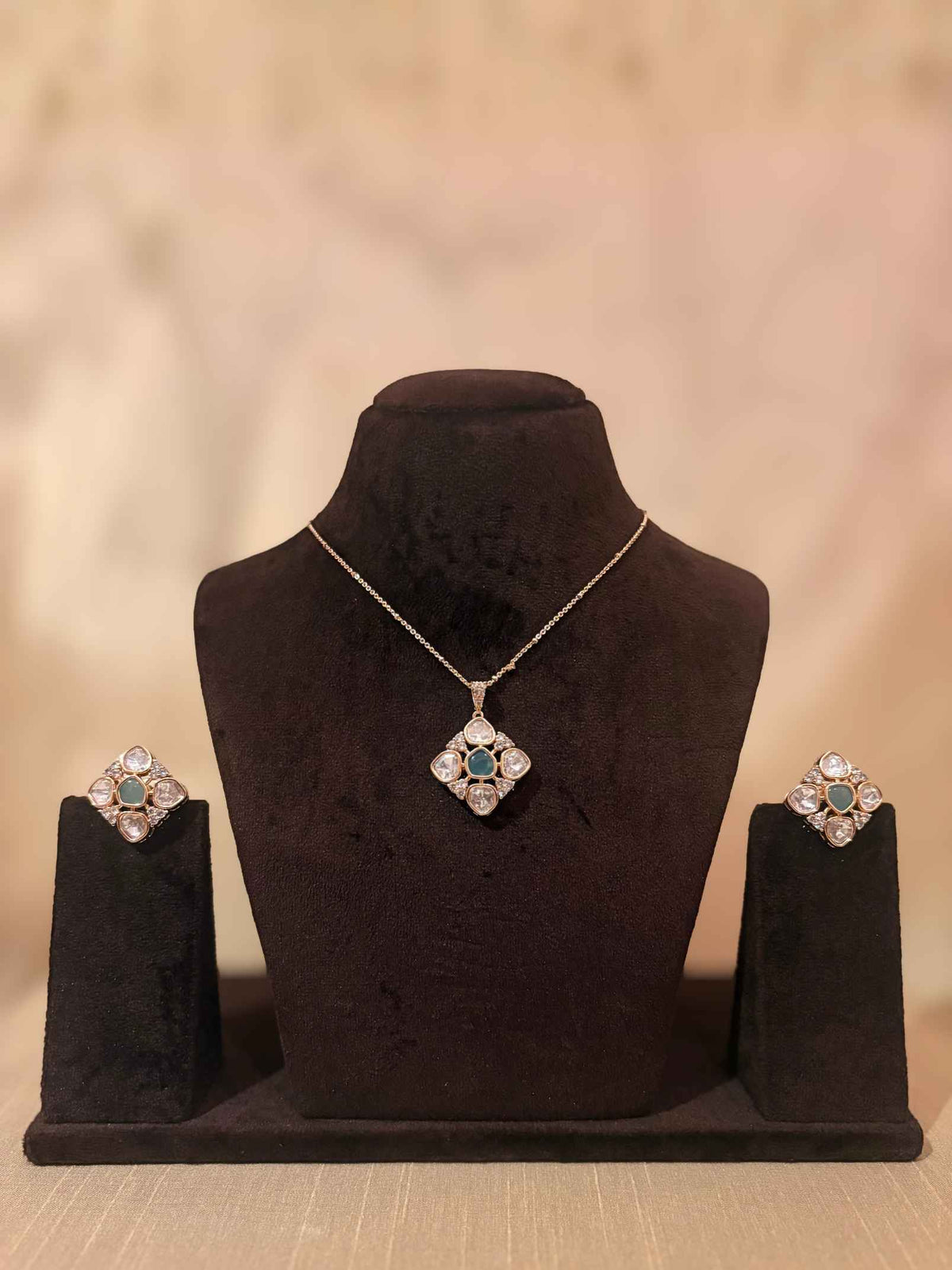 Khaas Polki Pendant Set