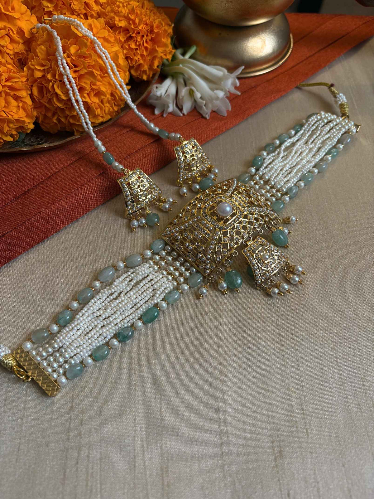 Mannat Jadau Choker Set