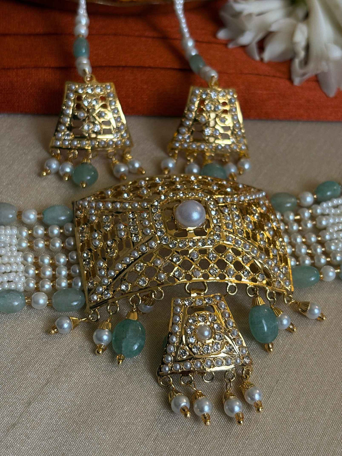 Mannat Jadau Choker Set