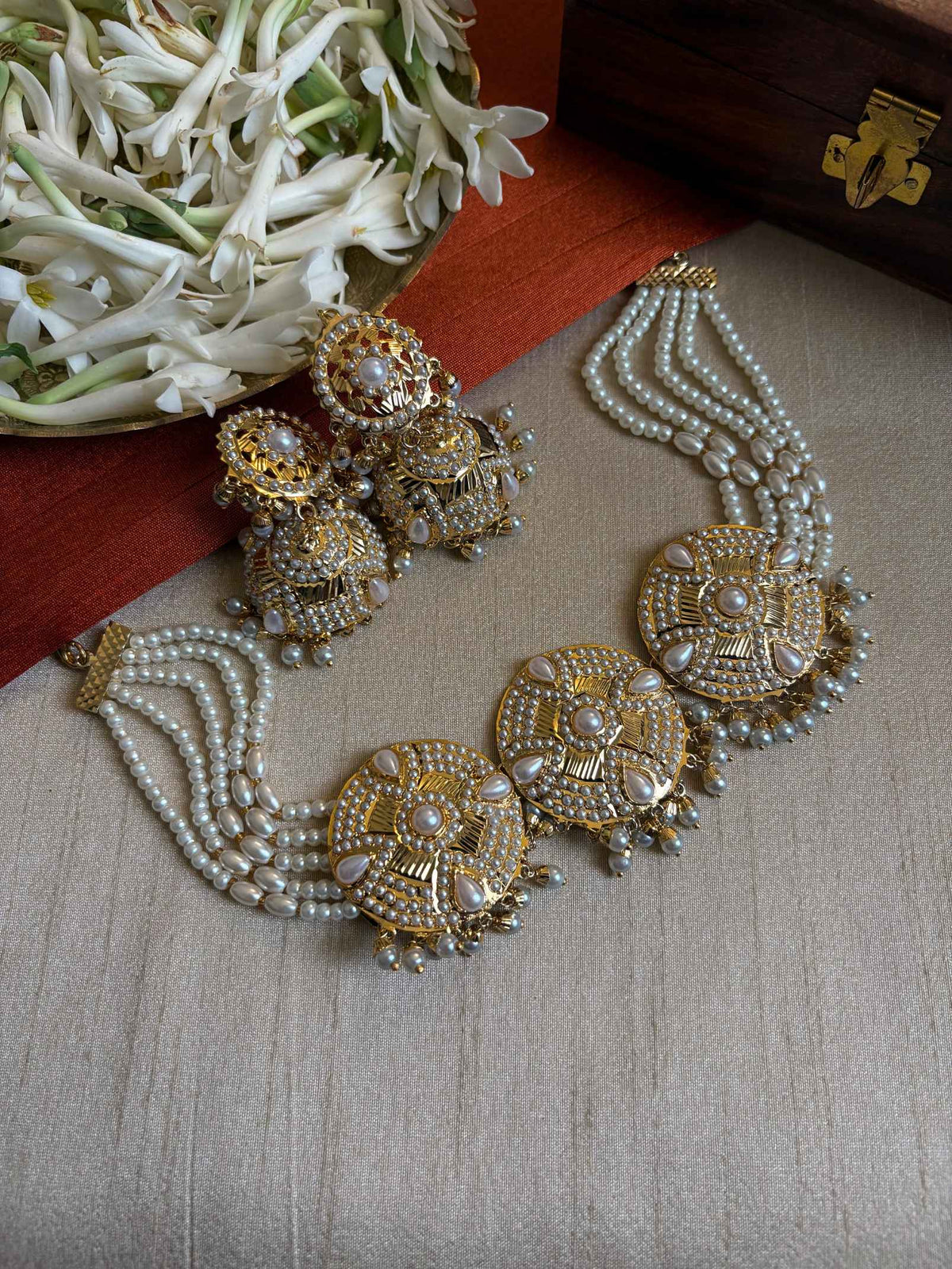 Viraasat Jadau Necklace Set